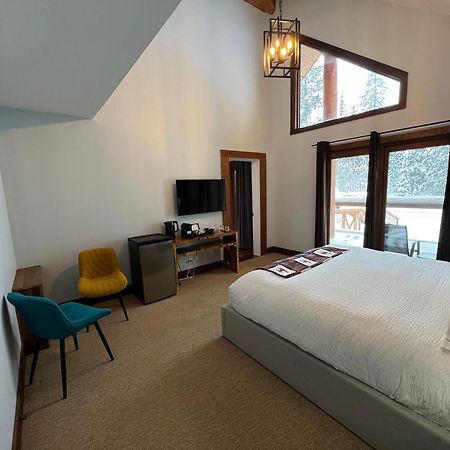 Winston Lodge Голден Экстерьер фото