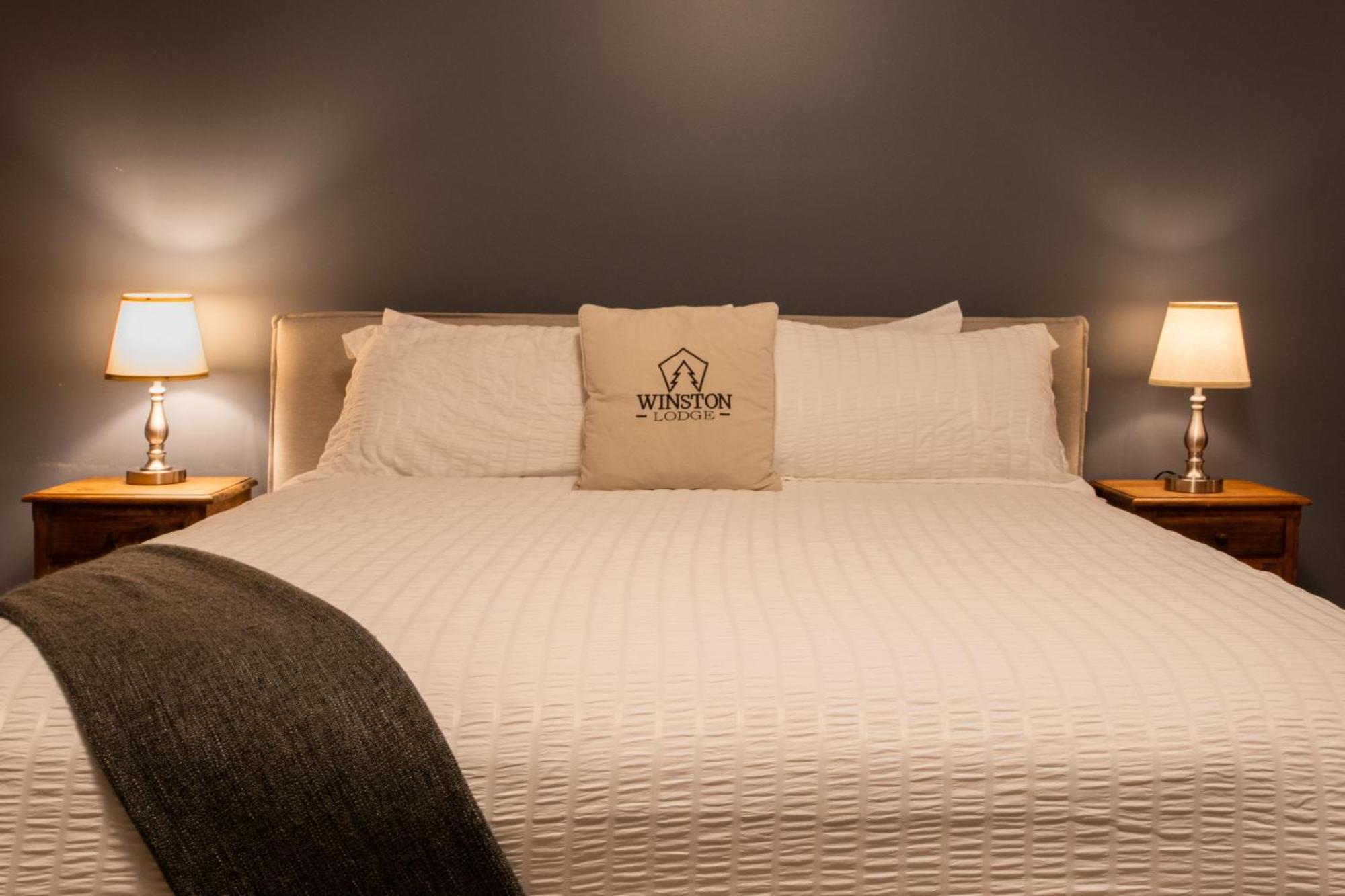 Winston Lodge Голден Экстерьер фото