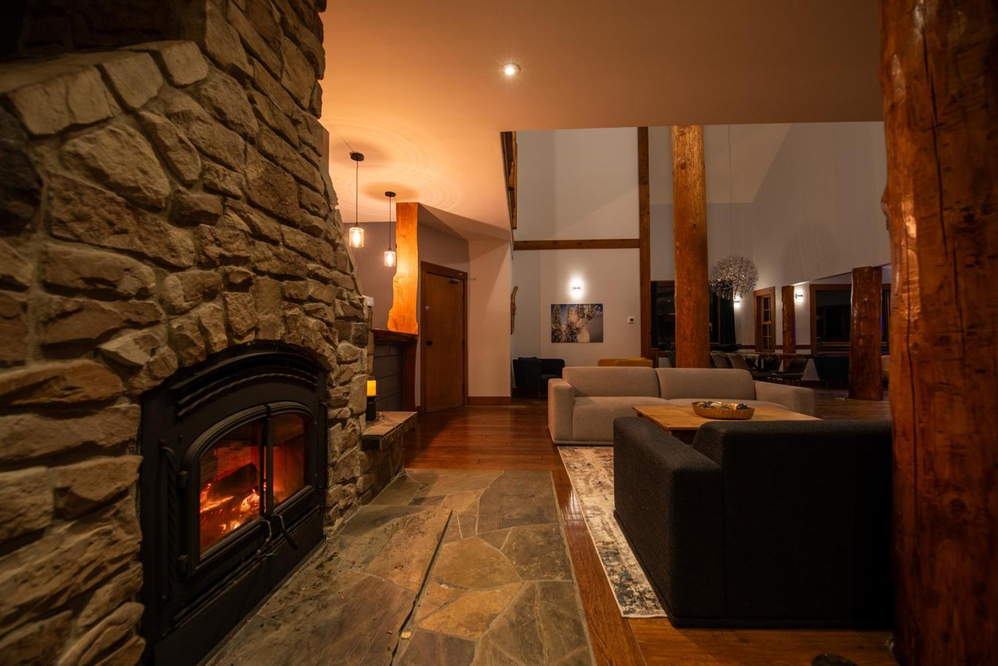 Winston Lodge Голден Экстерьер фото