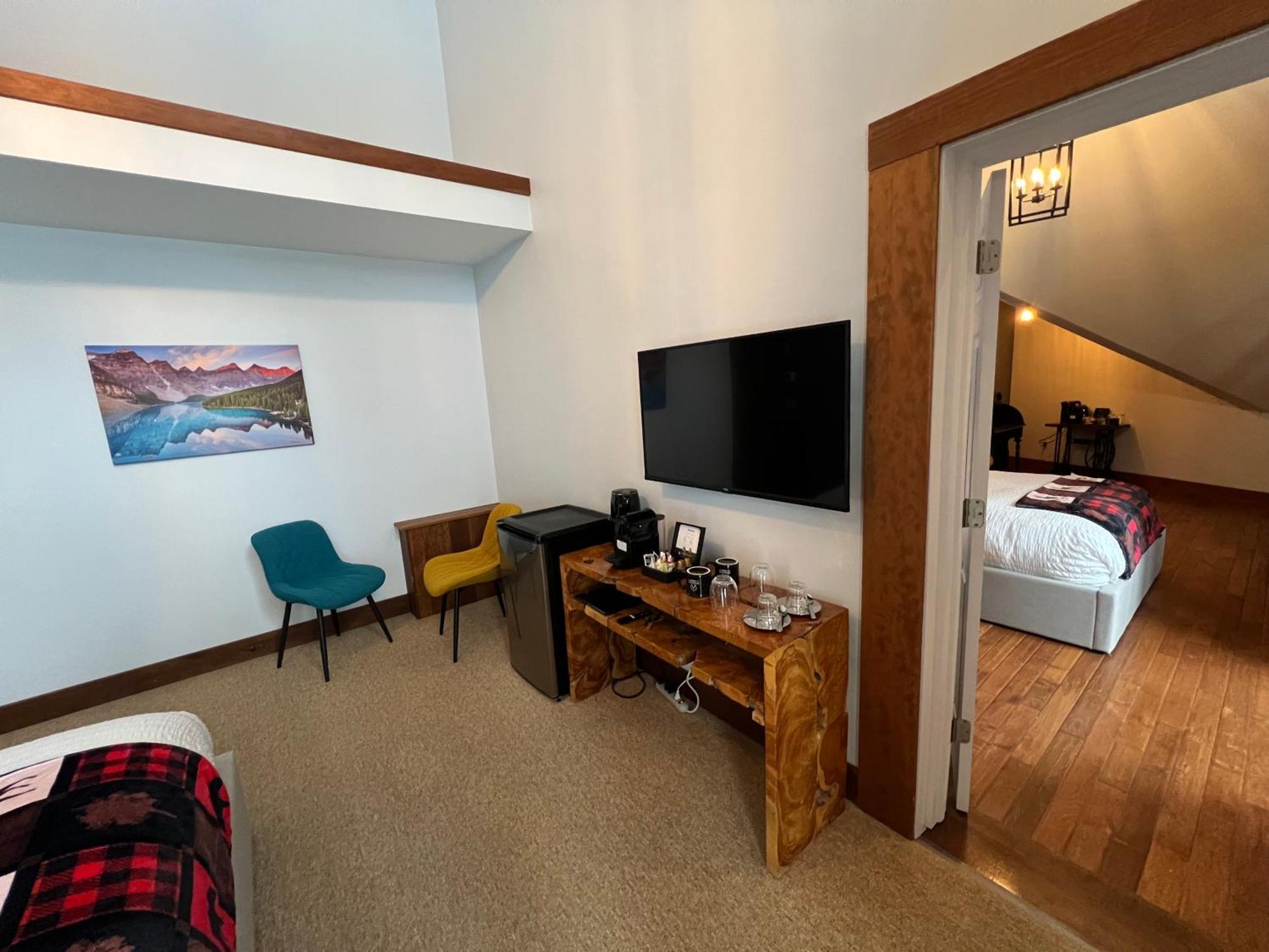 Winston Lodge Голден Экстерьер фото