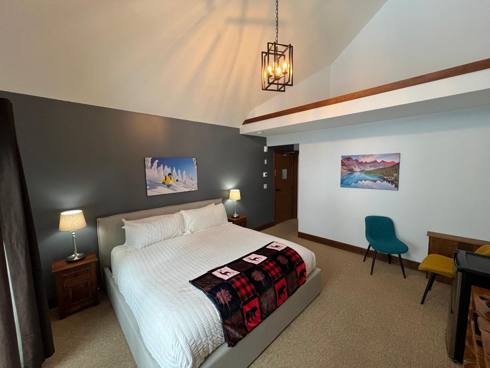 Winston Lodge Голден Экстерьер фото