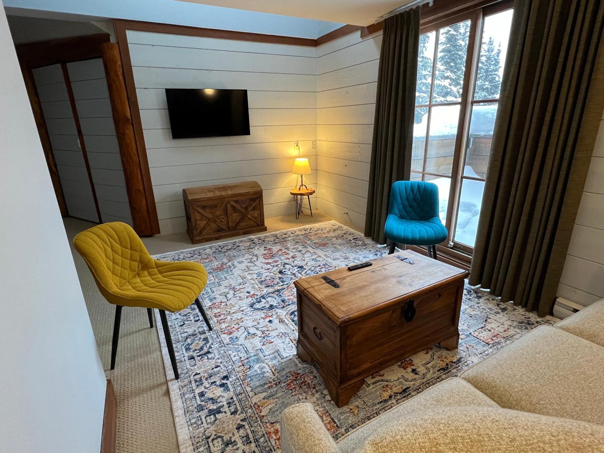 Winston Lodge Голден Экстерьер фото